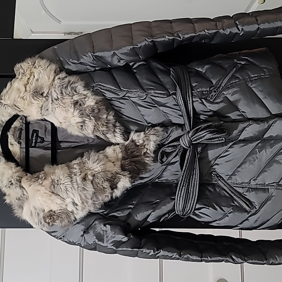 Beautiful Vintage BEBE Jacket With really soft Rabbit Fur fits like a medium - Picture 2 of 3